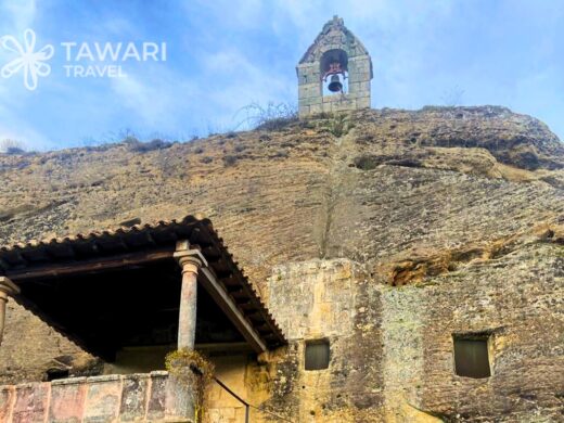 Balade village espagnol en pierre patrimoine charme rural typique Tawari Travel